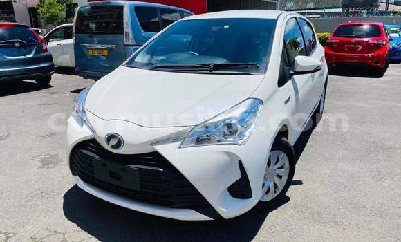 Nunua Ilio tumika Toyota Vitz Nyeupe Gari ndani ya Bulawayo nchini Bulawayo