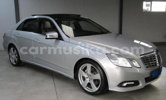 Tenga Tsaru Mercedes‒Benz E–Class Sirivha Mota in Greendale in Harare Tenga Tsaru Mercedes‒Benz E–Class Sirivha Mota in Greendale in Harare