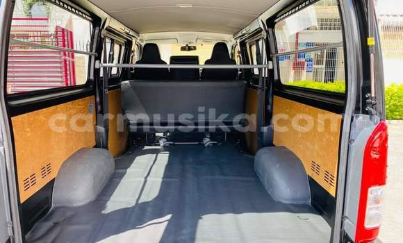Buy Used Toyota Hiace Black Car in Beitbridge in Matabeleland South Buy Used Toyota Hiace Black Car in Beitbridge in Matabeleland South