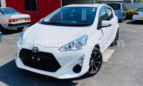 Tenga Tsaru Toyota Aqua Chena Mota in Gweru in Midlands