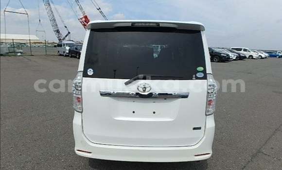 Acheter Occasion Voiture Toyota Voxy Blanc à Beitbridge, Matabeleland South Acheter Occasion Voiture Toyota Voxy Blanc à Beitbridge, Matabeleland South