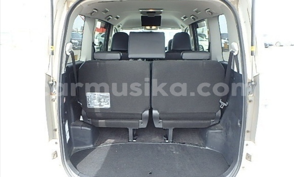 Acheter Occasion Voiture Toyota Voxy Blanc à Beitbridge, Matabeleland South Acheter Occasion Voiture Toyota Voxy Blanc à Beitbridge, Matabeleland South