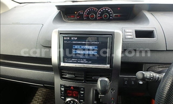 Acheter Occasion Voiture Toyota Voxy Blanc à Beitbridge, Matabeleland South Acheter Occasion Voiture Toyota Voxy Blanc à Beitbridge, Matabeleland South