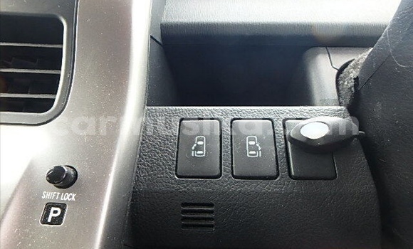 Acheter Occasion Voiture Toyota Voxy Blanc à Beitbridge, Matabeleland South Acheter Occasion Voiture Toyota Voxy Blanc à Beitbridge, Matabeleland South