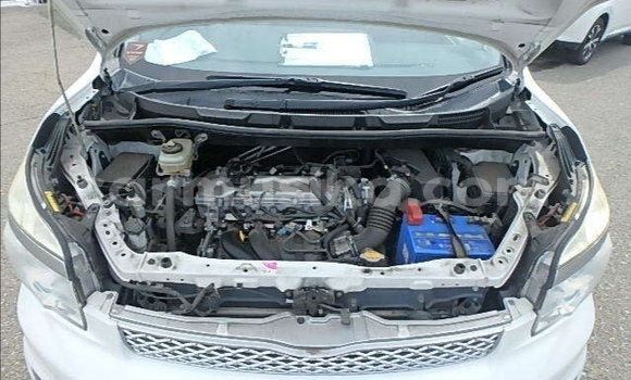 Acheter Occasion Voiture Toyota Voxy Blanc à Beitbridge, Matabeleland South Acheter Occasion Voiture Toyota Voxy Blanc à Beitbridge, Matabeleland South