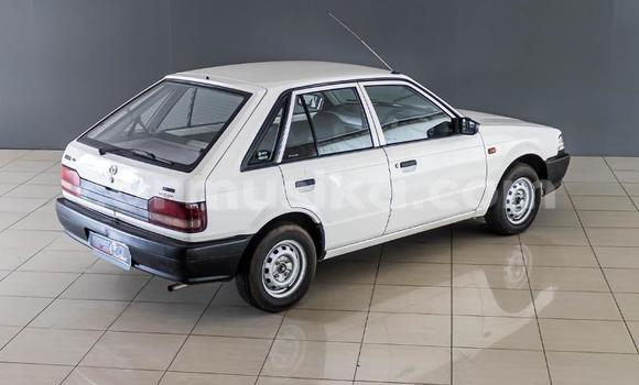 Acheter Occasion Voiture Mazda 323 Blanc à Beitbridge, Matabeleland South Acheter Occasion Voiture Mazda 323 Blanc à Beitbridge, Matabeleland South