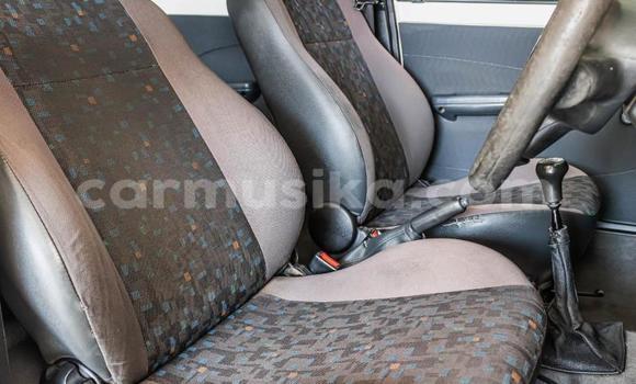 Acheter Occasion Voiture Mazda 323 Blanc à Beitbridge, Matabeleland South Acheter Occasion Voiture Mazda 323 Blanc à Beitbridge, Matabeleland South