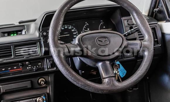 Acheter Occasion Voiture Mazda 323 Blanc à Beitbridge, Matabeleland South Acheter Occasion Voiture Mazda 323 Blanc à Beitbridge, Matabeleland South