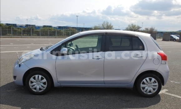 Acheter Occasion Voiture Toyota Vitz Bleu à Beitbridge, Matabeleland South Acheter Occasion Voiture Toyota Vitz Bleu à Beitbridge, Matabeleland South
