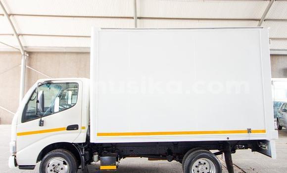 Acheter Occasion Voiture Toyota Dyna Blanc à Beitbridge, Matabeleland South Acheter Occasion Voiture Toyota Dyna Blanc à Beitbridge, Matabeleland South