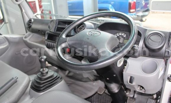 Acheter Occasion Voiture Toyota Dyna Blanc à Beitbridge, Matabeleland South Acheter Occasion Voiture Toyota Dyna Blanc à Beitbridge, Matabeleland South