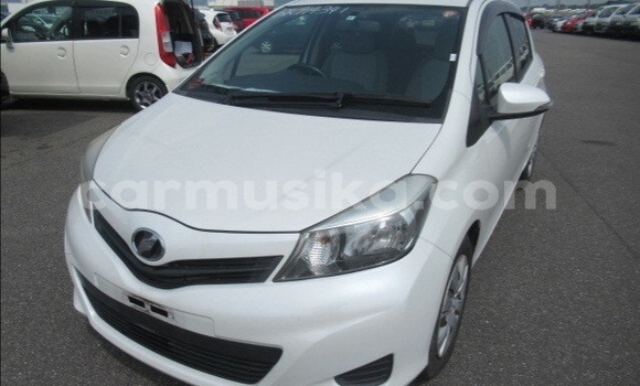Acheter Occasion Voiture Toyota Vitz Blanc à Beitbridge, Matabeleland South