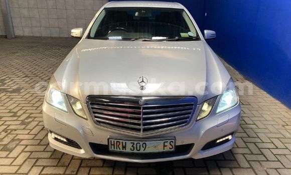Tenga Tsaru Mercedes‒Benz E-klasse Sirivha Mota in Beitbridge in Matabeleland South Tenga Tsaru Mercedes‒Benz E-klasse Sirivha Mota in Beitbridge in Matabeleland South