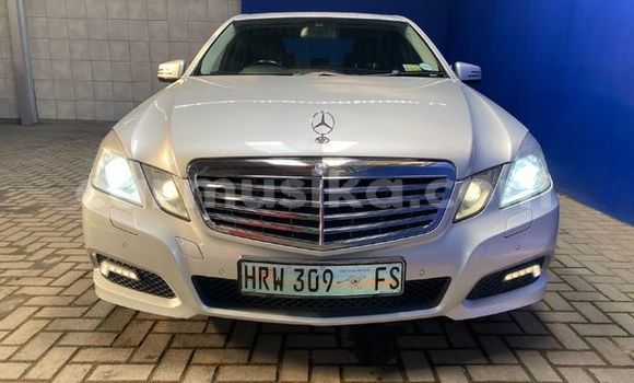 Tenga Tsaru Mercedes‒Benz E-klasse Sirivha Mota in Beitbridge in Matabeleland South Tenga Tsaru Mercedes‒Benz E-klasse Sirivha Mota in Beitbridge in Matabeleland South