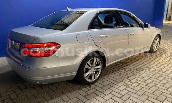 Tenga Tsaru Mercedes‒Benz E-klasse Sirivha Mota in Beitbridge in Matabeleland South Tenga Tsaru Mercedes‒Benz E-klasse Sirivha Mota in Beitbridge in Matabeleland South