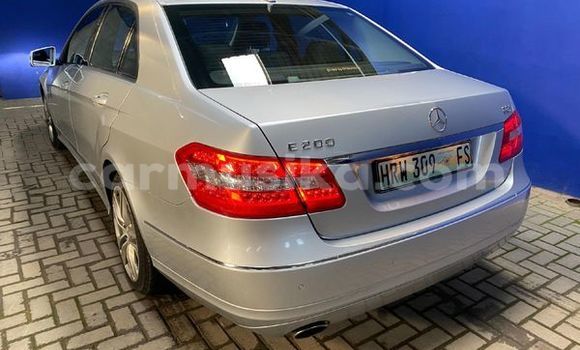 Tenga Tsaru Mercedes‒Benz E-klasse Sirivha Mota in Beitbridge in Matabeleland South Tenga Tsaru Mercedes‒Benz E-klasse Sirivha Mota in Beitbridge in Matabeleland South