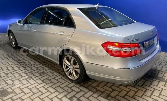 Tenga Tsaru Mercedes‒Benz E-klasse Sirivha Mota in Beitbridge in Matabeleland South Tenga Tsaru Mercedes‒Benz E-klasse Sirivha Mota in Beitbridge in Matabeleland South