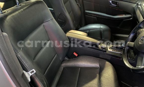 Tenga Tsaru Mercedes‒Benz E-klasse Sirivha Mota in Beitbridge in Matabeleland South Tenga Tsaru Mercedes‒Benz E-klasse Sirivha Mota in Beitbridge in Matabeleland South