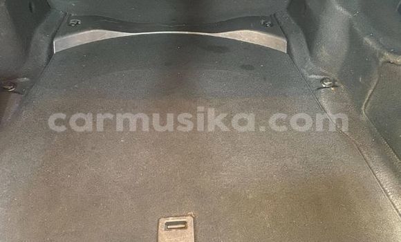 Tenga Tsaru Mercedes‒Benz E-klasse Sirivha Mota in Beitbridge in Matabeleland South Tenga Tsaru Mercedes‒Benz E-klasse Sirivha Mota in Beitbridge in Matabeleland South