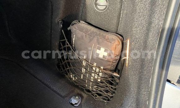 Tenga Tsaru Mercedes‒Benz E-klasse Sirivha Mota in Beitbridge in Matabeleland South Tenga Tsaru Mercedes‒Benz E-klasse Sirivha Mota in Beitbridge in Matabeleland South