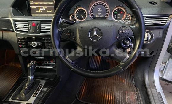 Tenga Tsaru Mercedes‒Benz E-klasse Sirivha Mota in Beitbridge in Matabeleland South Tenga Tsaru Mercedes‒Benz E-klasse Sirivha Mota in Beitbridge in Matabeleland South