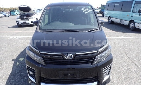 Nunua Ilio tumika Toyota Voxy Nyeusi Gari ndani ya Beitbridge nchini Matabeleland Kusini