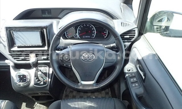 Tenga Tsaru Toyota Voxy Nhema Mota in Beitbridge in Matabeleland South Tenga Tsaru Toyota Voxy Nhema Mota in Beitbridge in Matabeleland South