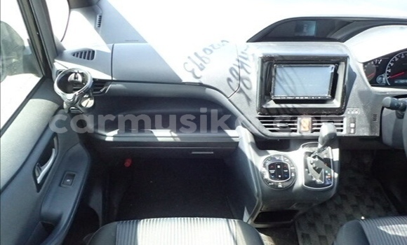 Tenga Tsaru Toyota Voxy Nhema Mota in Beitbridge in Matabeleland South Tenga Tsaru Toyota Voxy Nhema Mota in Beitbridge in Matabeleland South