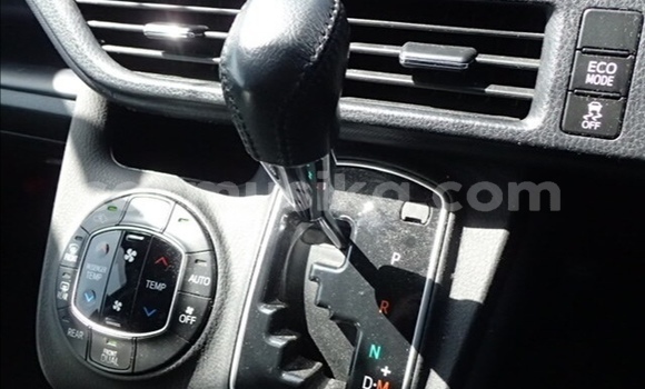 Tenga Tsaru Toyota Voxy Nhema Mota in Beitbridge in Matabeleland South Tenga Tsaru Toyota Voxy Nhema Mota in Beitbridge in Matabeleland South