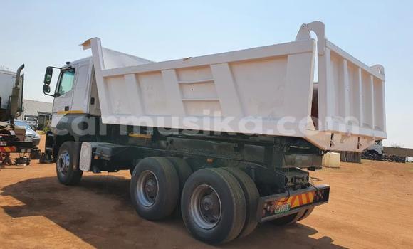 Tenga Tsaru Mercedes-Benz 740Li Chena Mota in Beitbridge in Matabeleland South