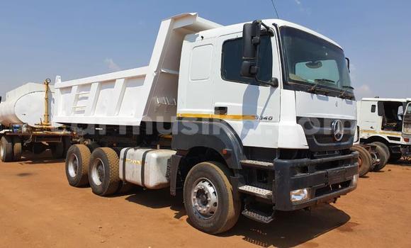 Acheter Occasion Voiture Mercedes-Benz 740Li Blanc à Beitbridge, Matabeleland South Acheter Occasion Voiture Mercedes-Benz 740Li Blanc à Beitbridge, Matabeleland South