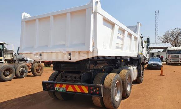 Acheter Occasion Voiture Mercedes-Benz 740Li Blanc à Beitbridge, Matabeleland South Acheter Occasion Voiture Mercedes-Benz 740Li Blanc à Beitbridge, Matabeleland South