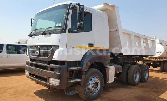 Acheter Occasion Voiture Mercedes-Benz 740Li Blanc à Beitbridge, Matabeleland South Acheter Occasion Voiture Mercedes-Benz 740Li Blanc à Beitbridge, Matabeleland South