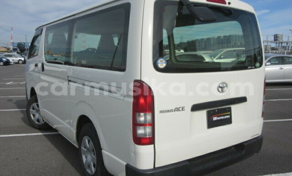 Acheter Occasion Voiture Toyota Hiace Blanc à Beitbridge, Matabeleland South Acheter Occasion Voiture Toyota Hiace Blanc à Beitbridge, Matabeleland South