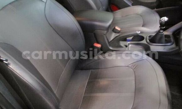 Acheter Occasion Voiture Hyundai ix35 Blanc à Beitbridge, Matabeleland South Acheter Occasion Voiture Hyundai ix35 Blanc à Beitbridge, Matabeleland South