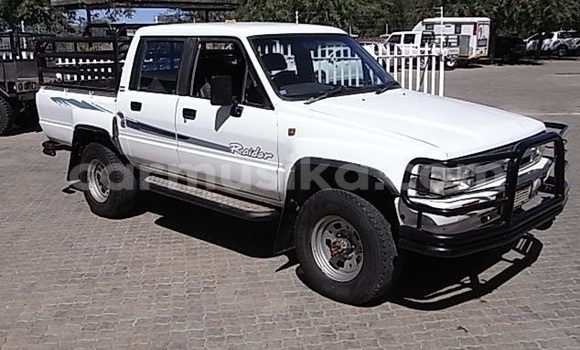 Tenga Tsaru Toyota Hilux Chena Mota in Beitbridge in Matabeleland South