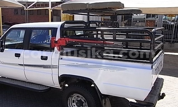 Acheter Occasion Voiture Toyota Hilux Blanc à Beitbridge, Matabeleland South Acheter Occasion Voiture Toyota Hilux Blanc à Beitbridge, Matabeleland South