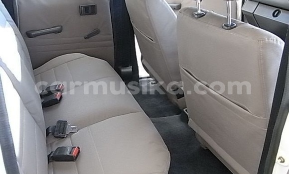 Acheter Occasion Voiture Toyota Hilux Blanc à Beitbridge, Matabeleland South Acheter Occasion Voiture Toyota Hilux Blanc à Beitbridge, Matabeleland South