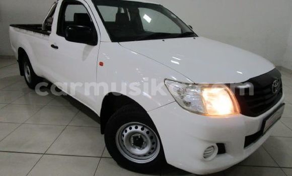 Tenga Tsaru Toyota Hilux Chena Mota in Beitbridge in Matabeleland South