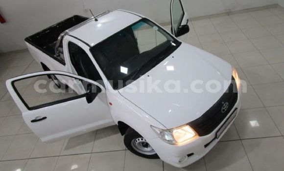 Acheter Occasion Voiture Toyota Hilux Blanc à Beitbridge, Matabeleland South Acheter Occasion Voiture Toyota Hilux Blanc à Beitbridge, Matabeleland South