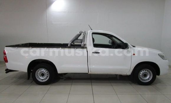 Acheter Occasion Voiture Toyota Hilux Blanc à Beitbridge, Matabeleland South Acheter Occasion Voiture Toyota Hilux Blanc à Beitbridge, Matabeleland South