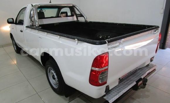 Acheter Occasion Voiture Toyota Hilux Blanc à Beitbridge, Matabeleland South Acheter Occasion Voiture Toyota Hilux Blanc à Beitbridge, Matabeleland South