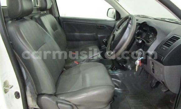 Acheter Occasion Voiture Toyota Hilux Blanc à Beitbridge, Matabeleland South Acheter Occasion Voiture Toyota Hilux Blanc à Beitbridge, Matabeleland South