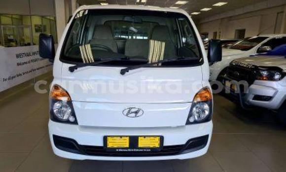 Nunua Ilio tumika Hyundai H200 Nyeupe Lori ndani ya Harare nchini Harare