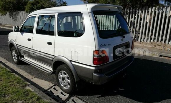 Acheter Occasion Voiture Toyota Comfort Blanc à Beitbridge, Matabeleland South Acheter Occasion Voiture Toyota Comfort Blanc à Beitbridge, Matabeleland South