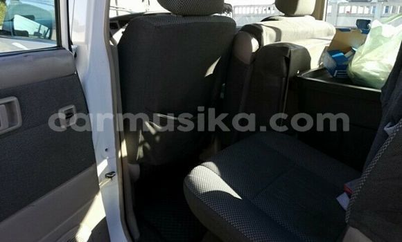 Acheter Occasion Voiture Toyota Comfort Blanc à Beitbridge, Matabeleland South Acheter Occasion Voiture Toyota Comfort Blanc à Beitbridge, Matabeleland South