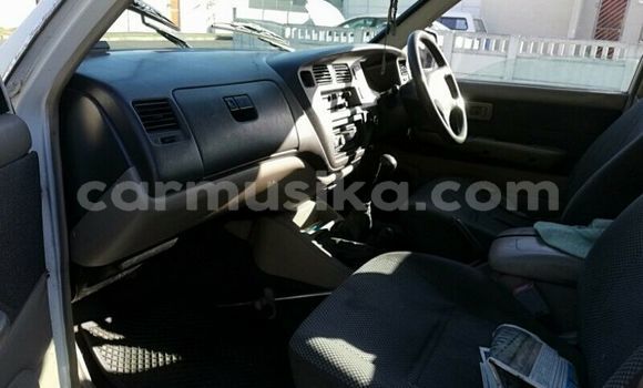 Acheter Occasion Voiture Toyota Comfort Blanc à Beitbridge, Matabeleland South Acheter Occasion Voiture Toyota Comfort Blanc à Beitbridge, Matabeleland South