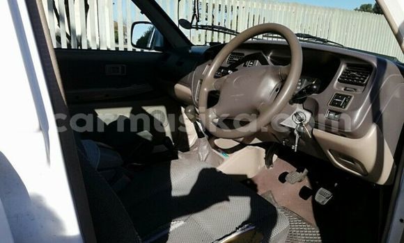 Acheter Occasion Voiture Toyota Comfort Blanc à Beitbridge, Matabeleland South Acheter Occasion Voiture Toyota Comfort Blanc à Beitbridge, Matabeleland South