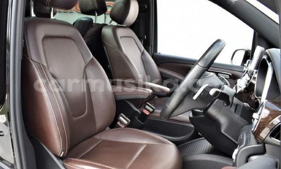 Acheter Occasion Voiture Mercedes-Benz CLS250 Noir à Beitbridge, Matabeleland South Acheter Occasion Voiture Mercedes-Benz CLS250 Noir à Beitbridge, Matabeleland South