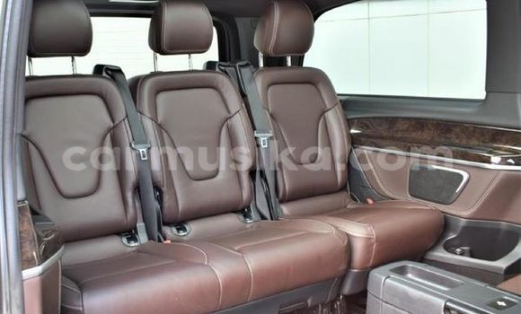 Acheter Occasion Voiture Mercedes-Benz CLS250 Noir à Beitbridge, Matabeleland South Acheter Occasion Voiture Mercedes-Benz CLS250 Noir à Beitbridge, Matabeleland South